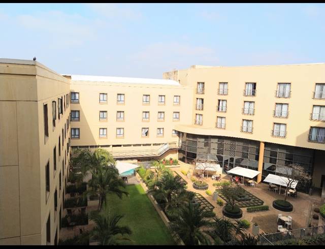 1 BEDROOM APARTMENT FOR SALE IN UMHLANGA RIDGE